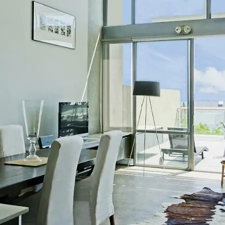 City Fringe Apartment With Sky Tower And City Views